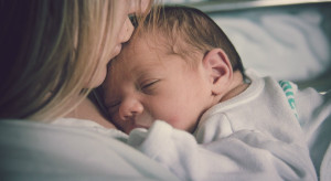 caring for newborn when mother has COVID-19 | American Pregnancy Association
