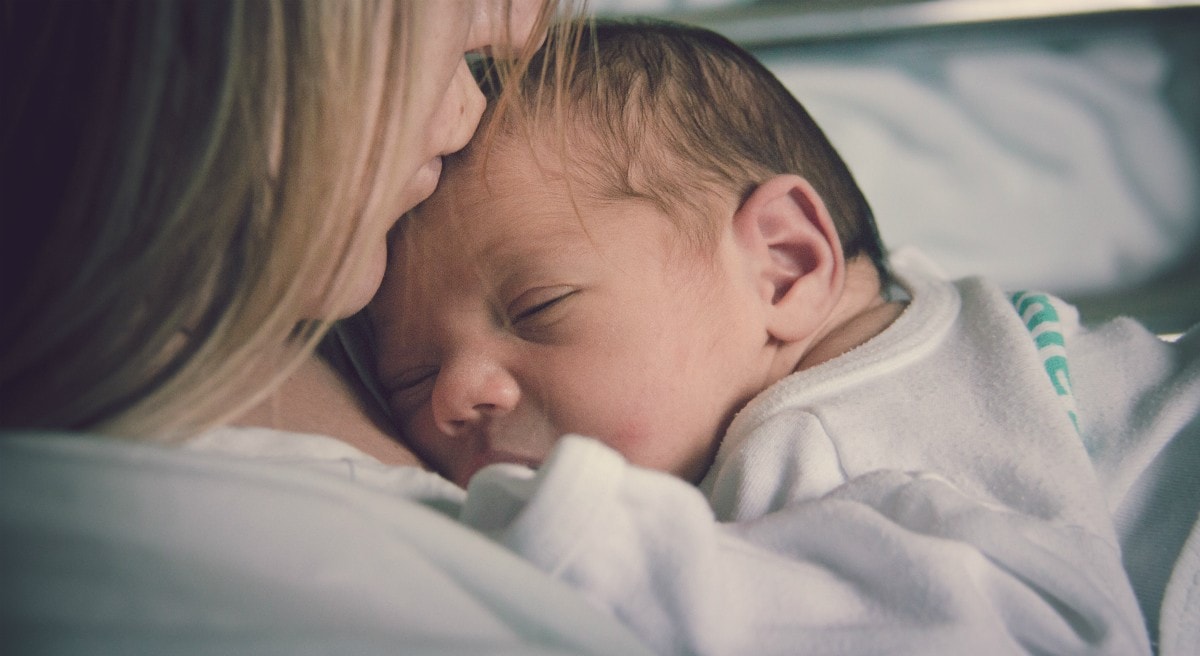 caring for newborn when mother has COVID-19 | American Pregnancy Association