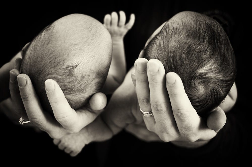 identical-or-fraternal twins | American Pregnancy Association