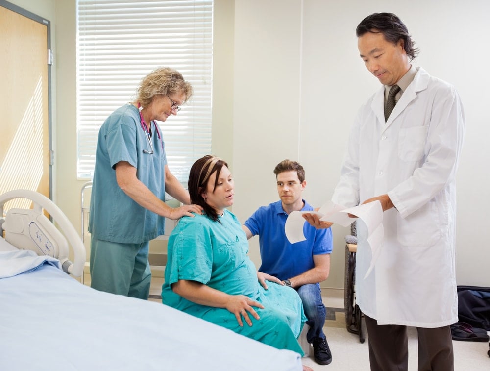 nitrous-oxide-during-labor-Pregnant-woman-hospital-doctor-nurse-father | American Pregnancy Association